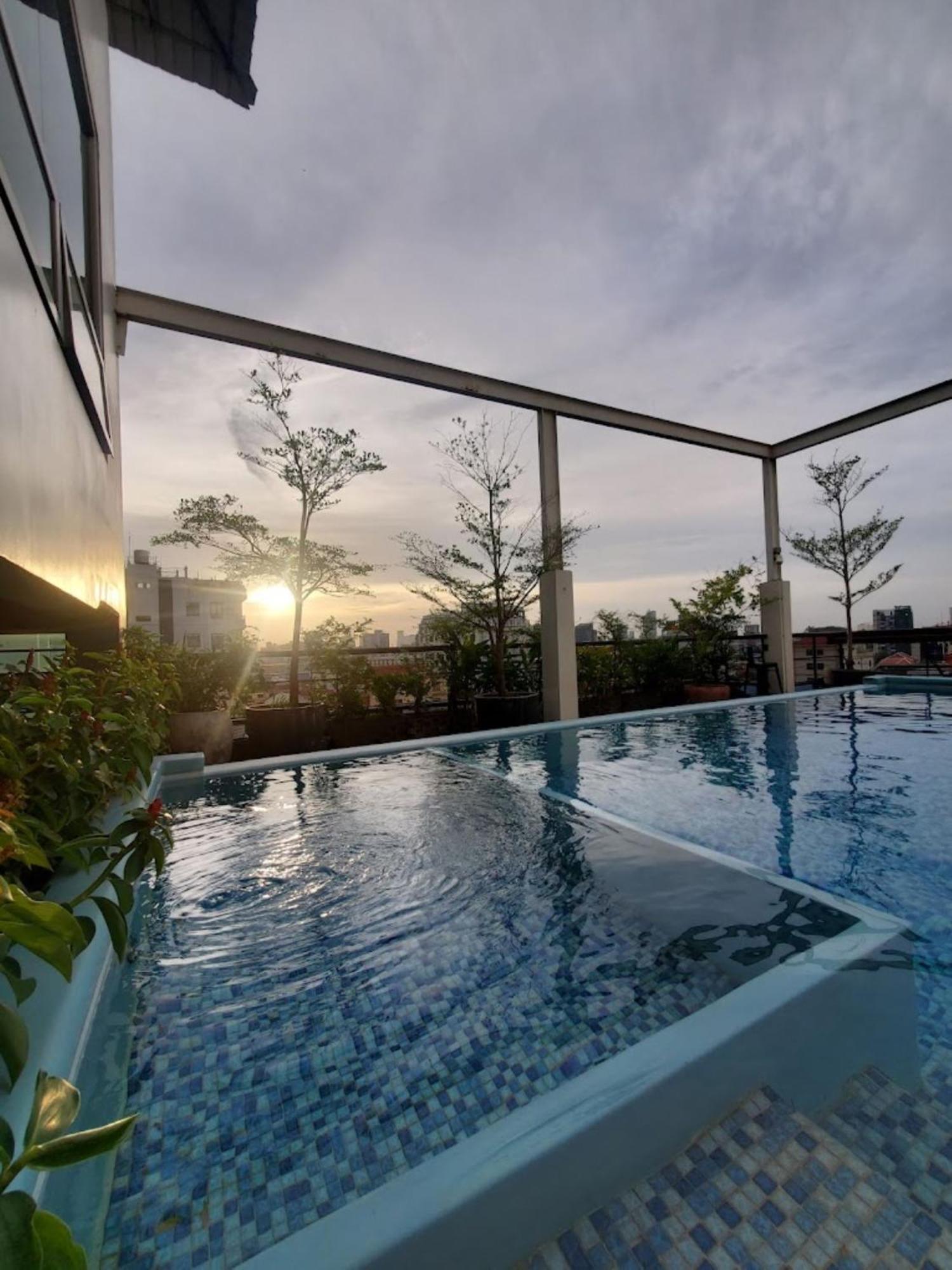 Monsoon Bassac Hotel Phnom Penh Exterior foto